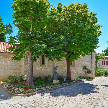 Dubravka By Interhome