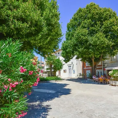 Dubravka By Interhome