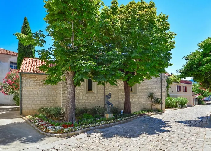 Dubravka By Interhome